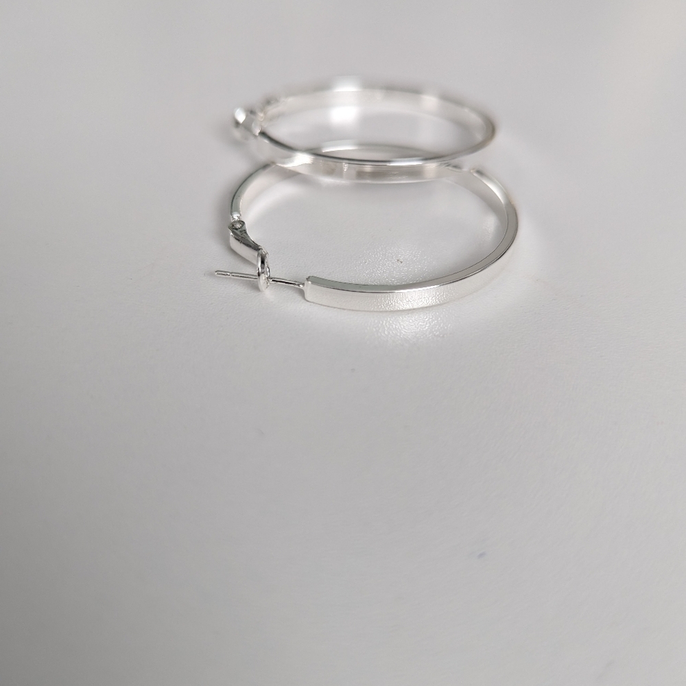 .925 Beautiful Hoop Earrings